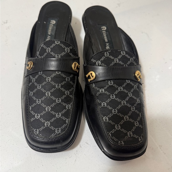 Leather mules, Etienne Aigner, signature logo pattern 
 is an American fashion - Picture 3 of 16